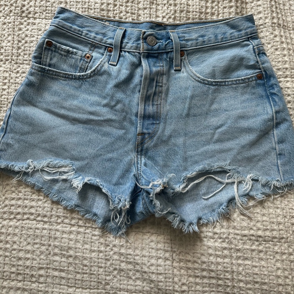 Women’s vintage Levi’s 501 shorts size W27